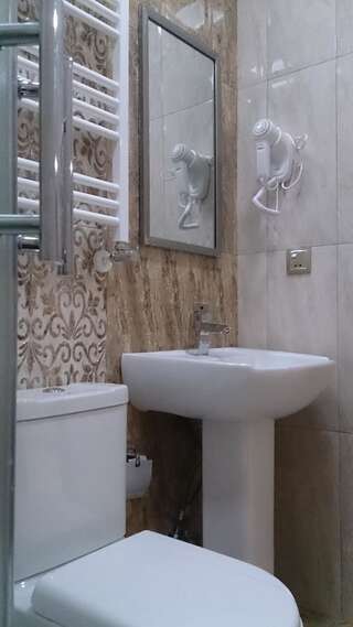 Мини-отель Baku Butik Mini-Hotel Баку Трехместный номер с собственной ванной комнатой-4