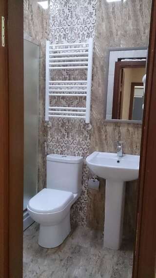 Мини-отель Baku Butik Mini-Hotel Баку Трехместный номер с собственной ванной комнатой-5